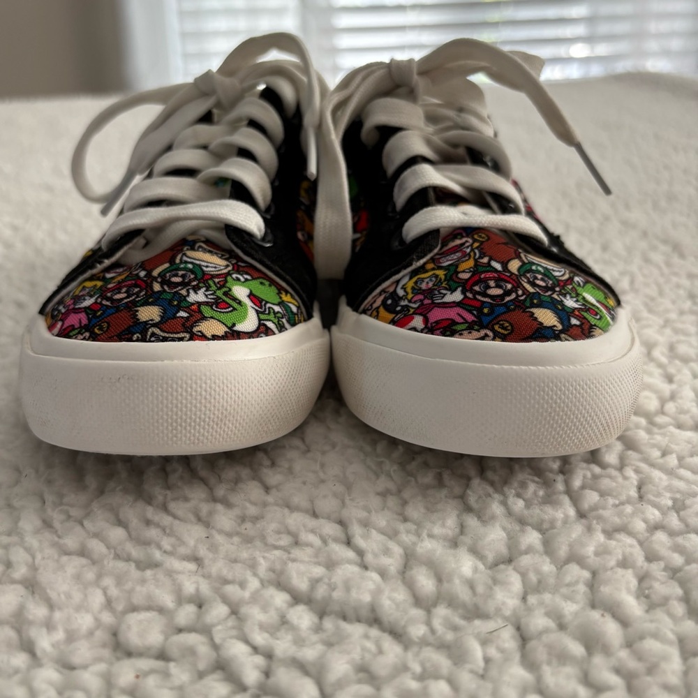 SUPER MARIO Kids Sneakers. Size 13. Good Condition. Comes With Matching Lunchbag - Picture 5 of 11